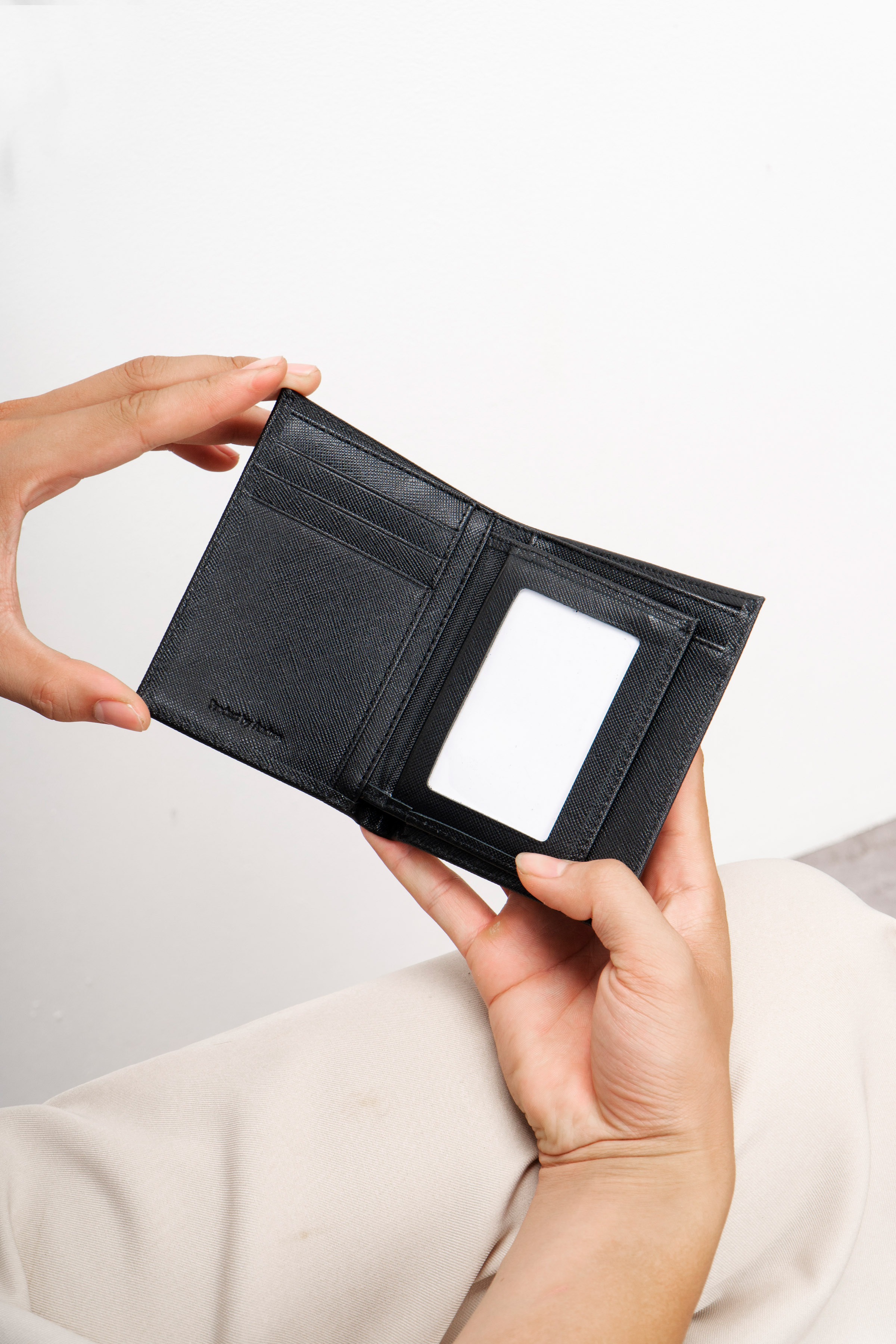 Ví Đứng Tri-Fold Grand